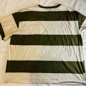 Urban Outfitters men’s Olive and Cream Tee Sz Large